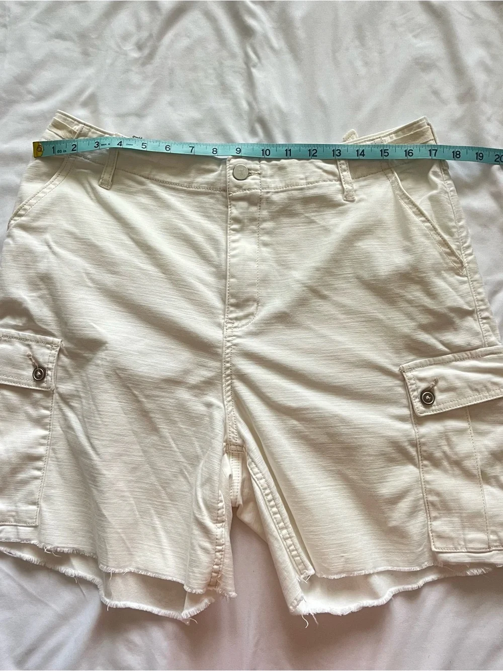 Pilcro Anthropologie Women’s Size 31 White Utility Cargo Shorts Raw Hem Baggy